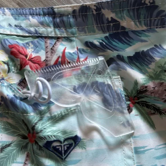 Roxy Board Shorts - Picture 4 of 4